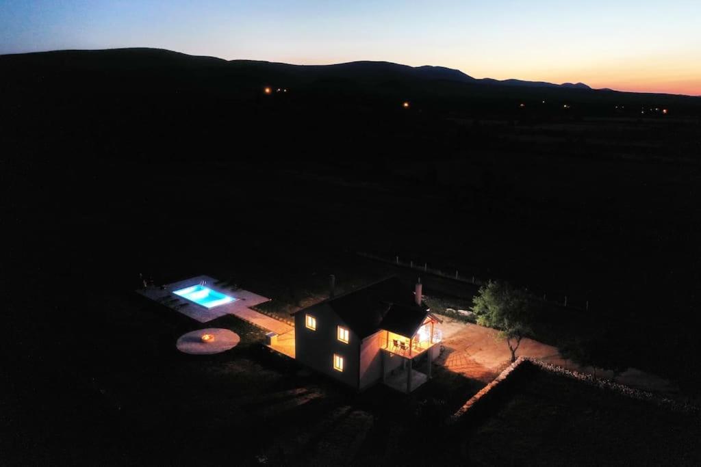Holiday House Aurora Borealis Ervenik Exterior foto