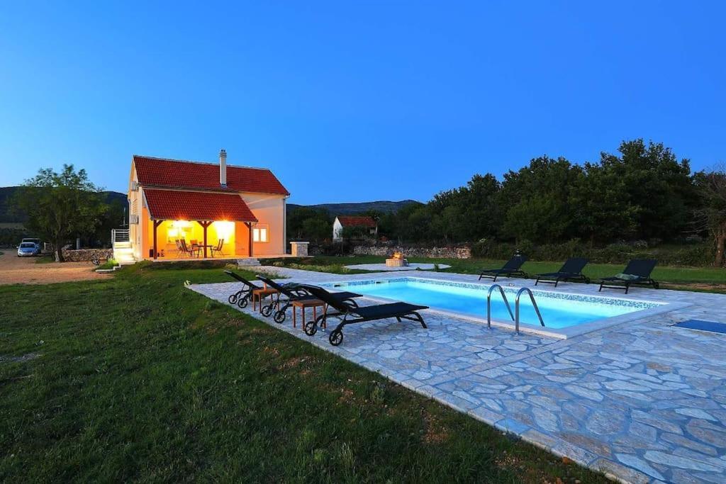 Holiday House Aurora Borealis Ervenik Exterior foto